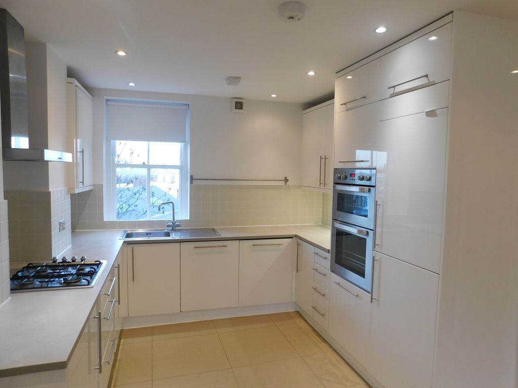 Property photo 3 of 10 3 Kitchen.Jpg