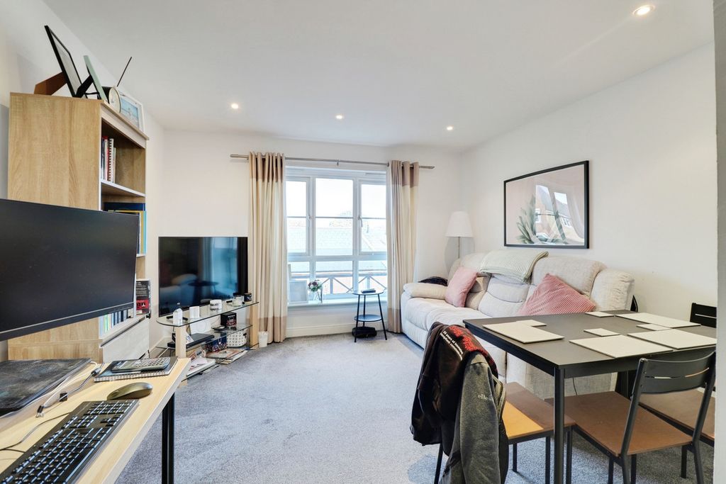 Property photo 3 of 18