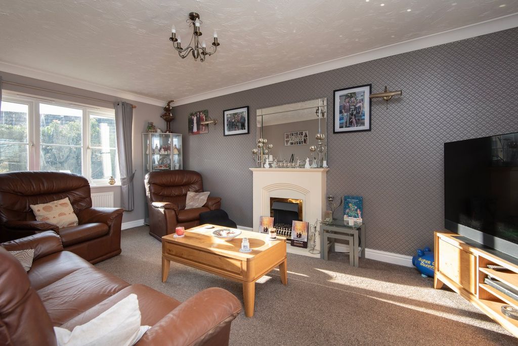 Property photo 2 of 20