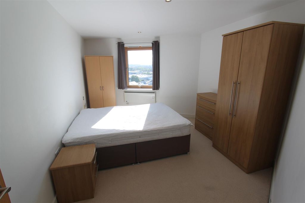 Property photo 3 of 7 Bedroom.Jpg