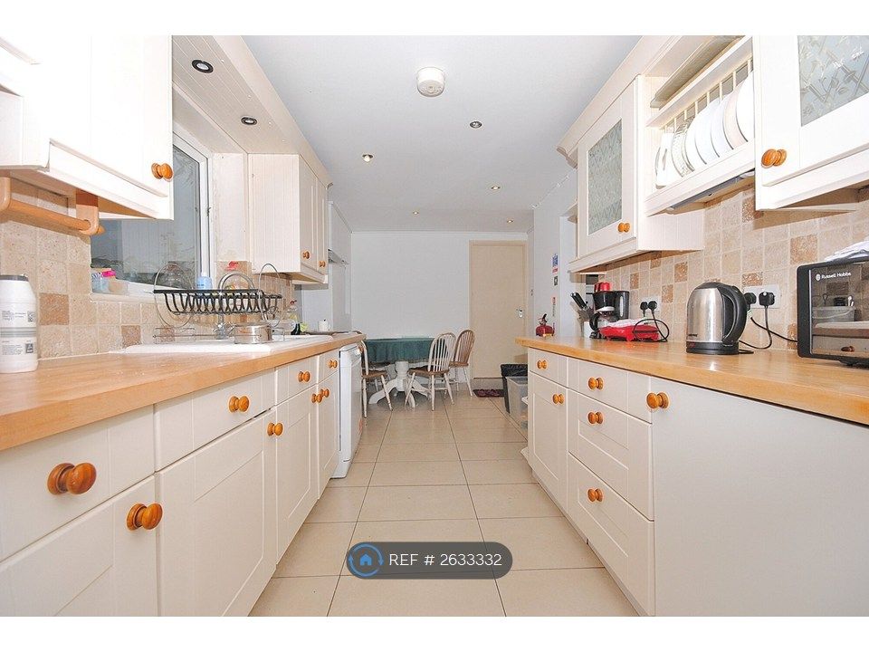 Property photo 3 of 12 Kitchen_2