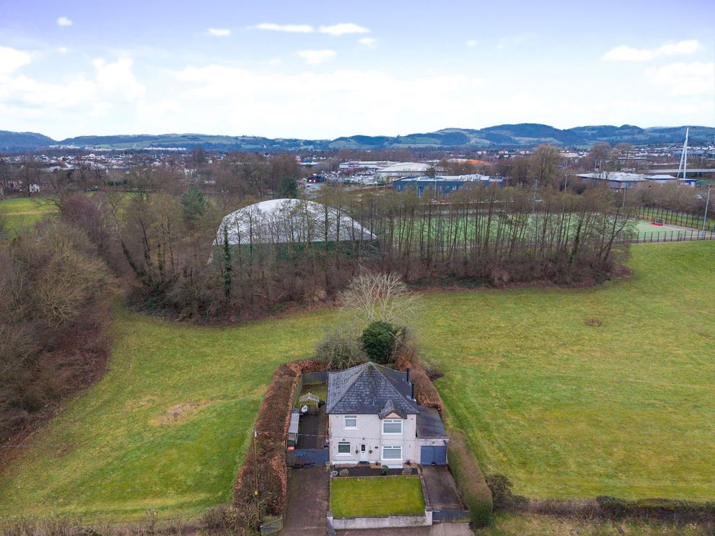 Property photo 2 of 27