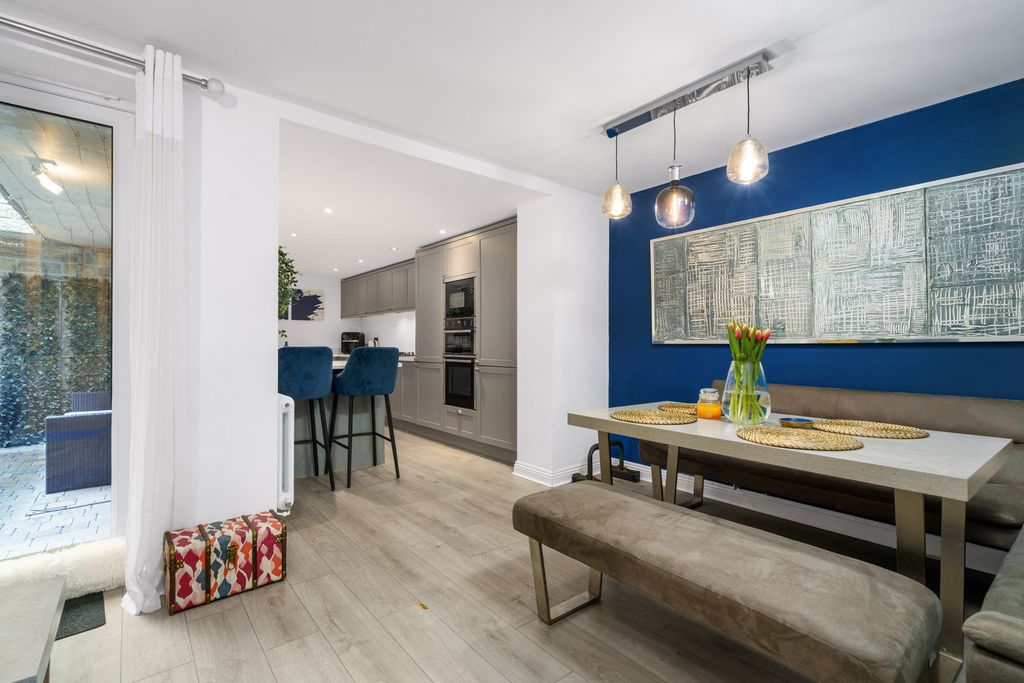 Property photo 3 of 30