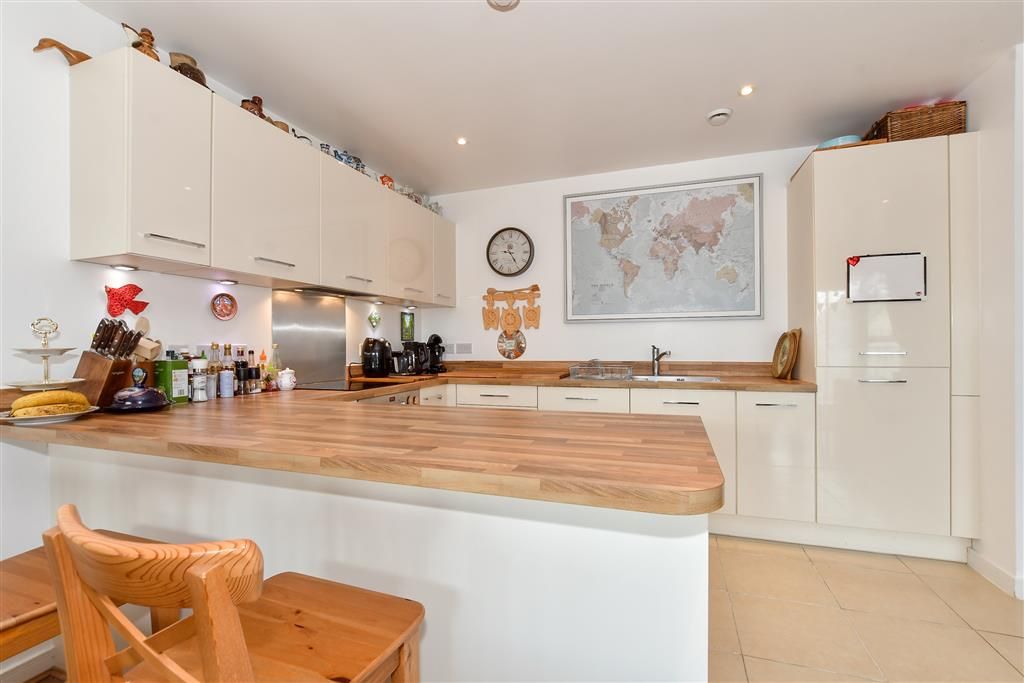 Property photo 3 of 11 Kitchen/ Lounge/ Diner
