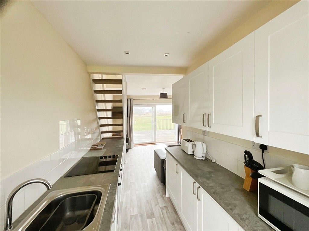 Property photo 2 of 11 Kitchen 1