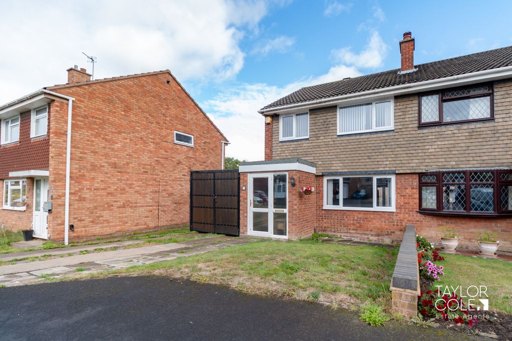 Property photo 2 of 32