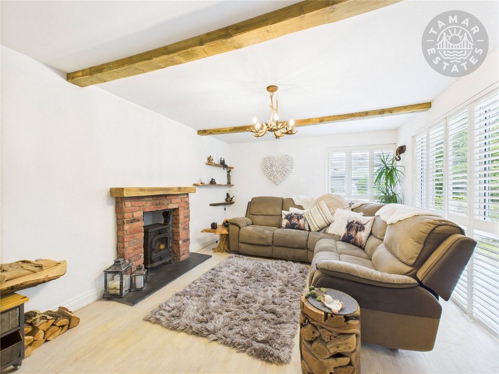 Property photo 2 of 17 Sitting Room