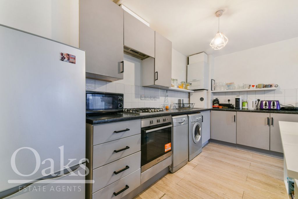 Property photo 3 of 8 Kitchen