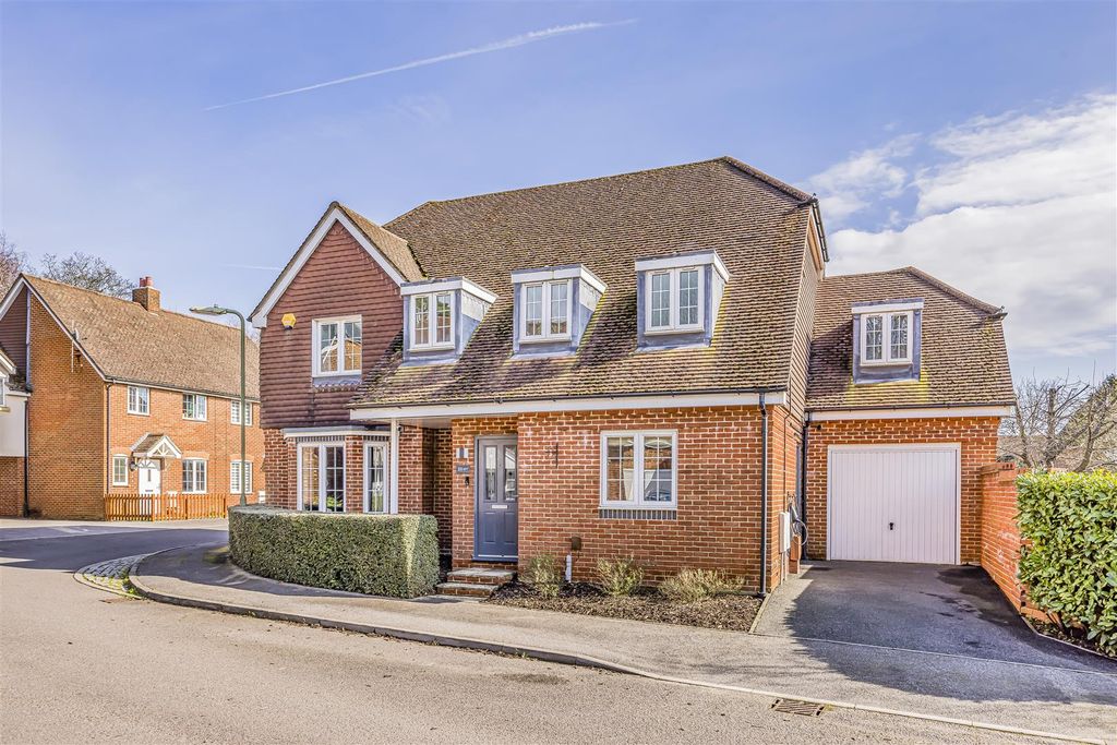 Property photo 1 of 33 31 Letcombe Place, Horndean-Porticomarketing-Nexa-