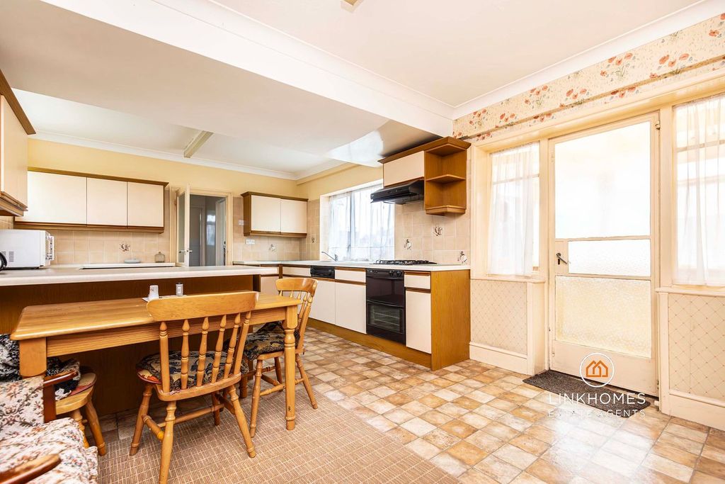 Property photo 2 of 23
