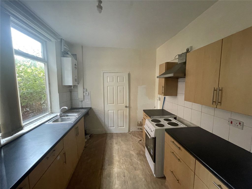 Property photo 3 of 9 Kitchen