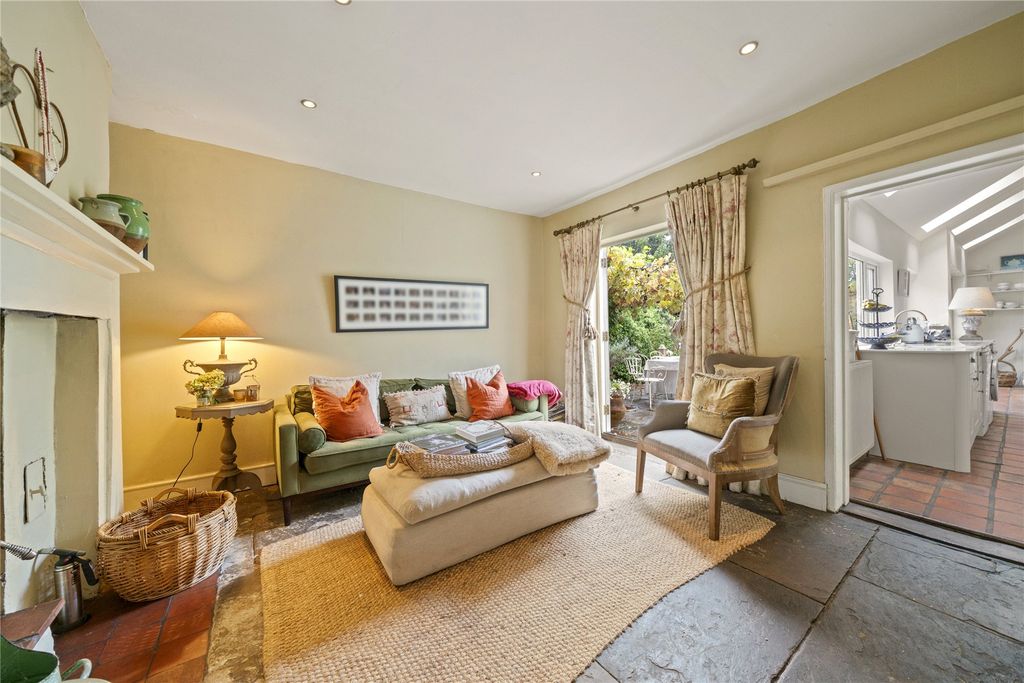 Property photo 3 of 14 Reception