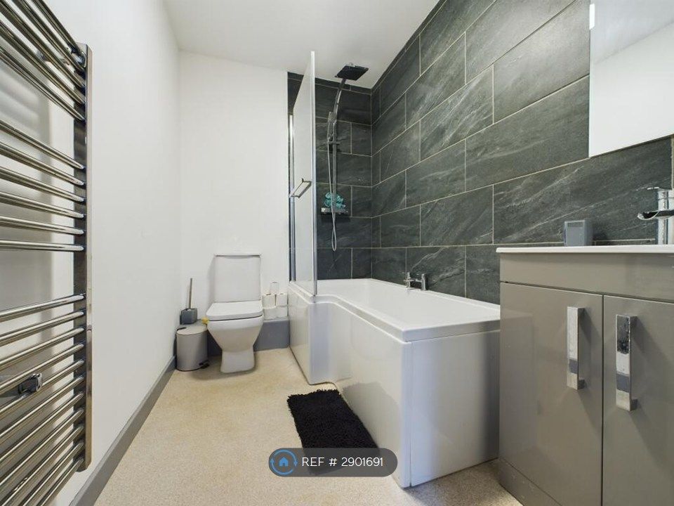 Property photo 2 of 14 Bathroom