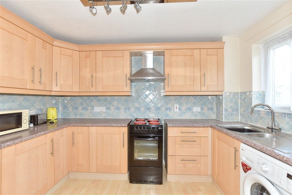 Property photo 3 of 7 Kitchen