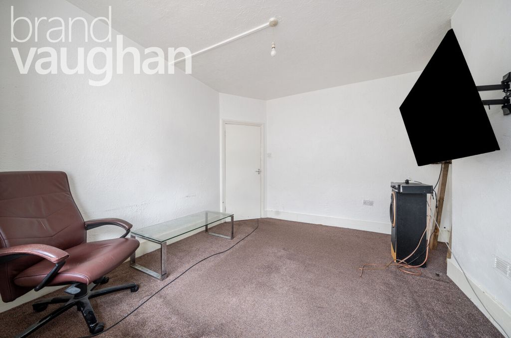 Property photo 3 of 10 Living Room