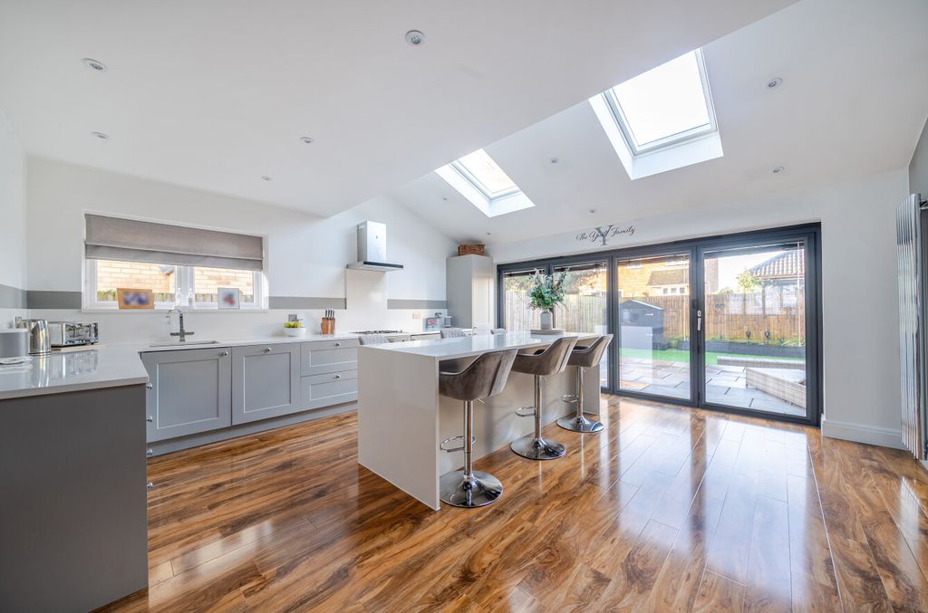 Property photo 1 of 17 1404556-9-6979Dfe...