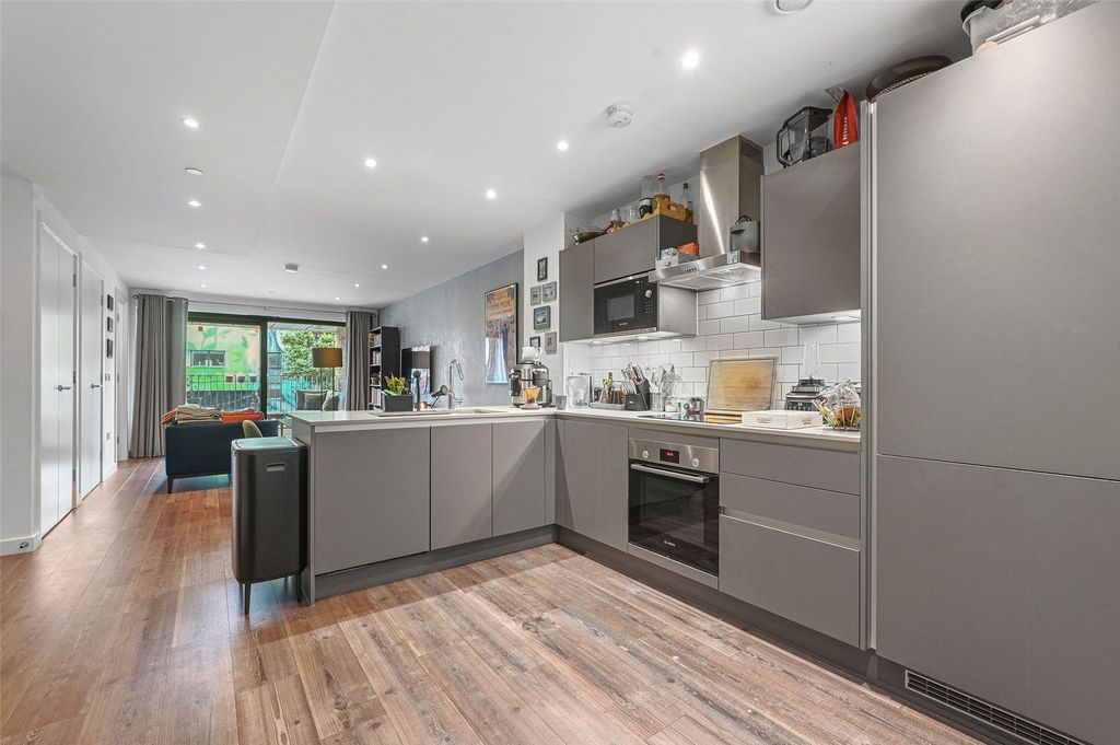 Property photo 3 of 23 Kitchen