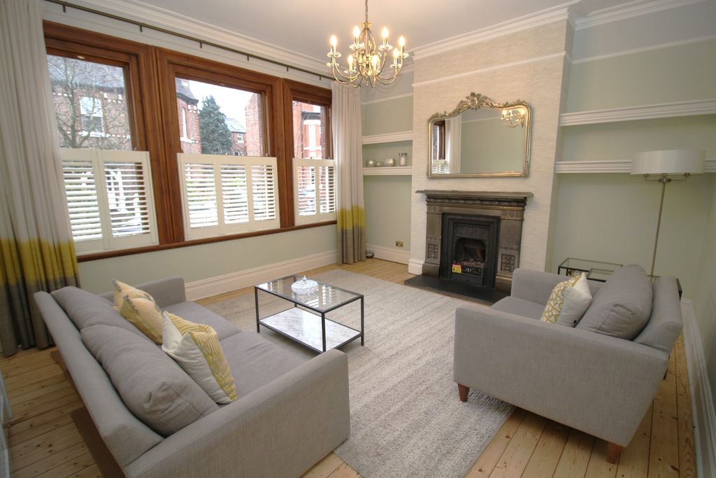 Property photo 2 of 35