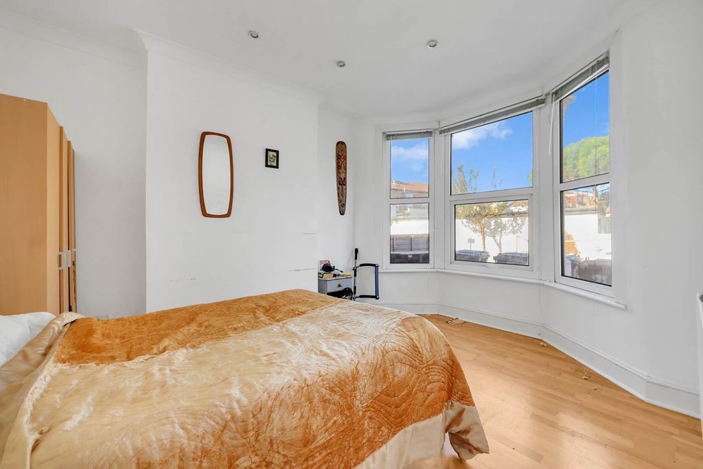 Property photo 2 of 28