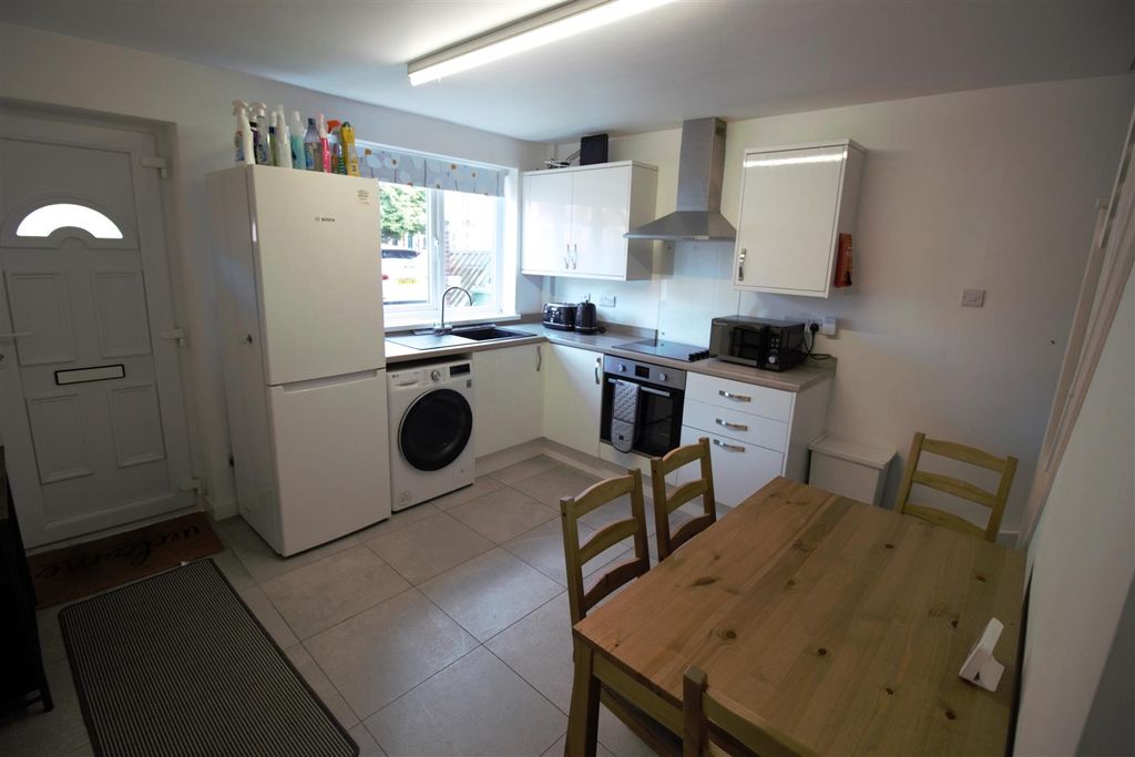Property photo 2 of 9 Kitchen.Jpg