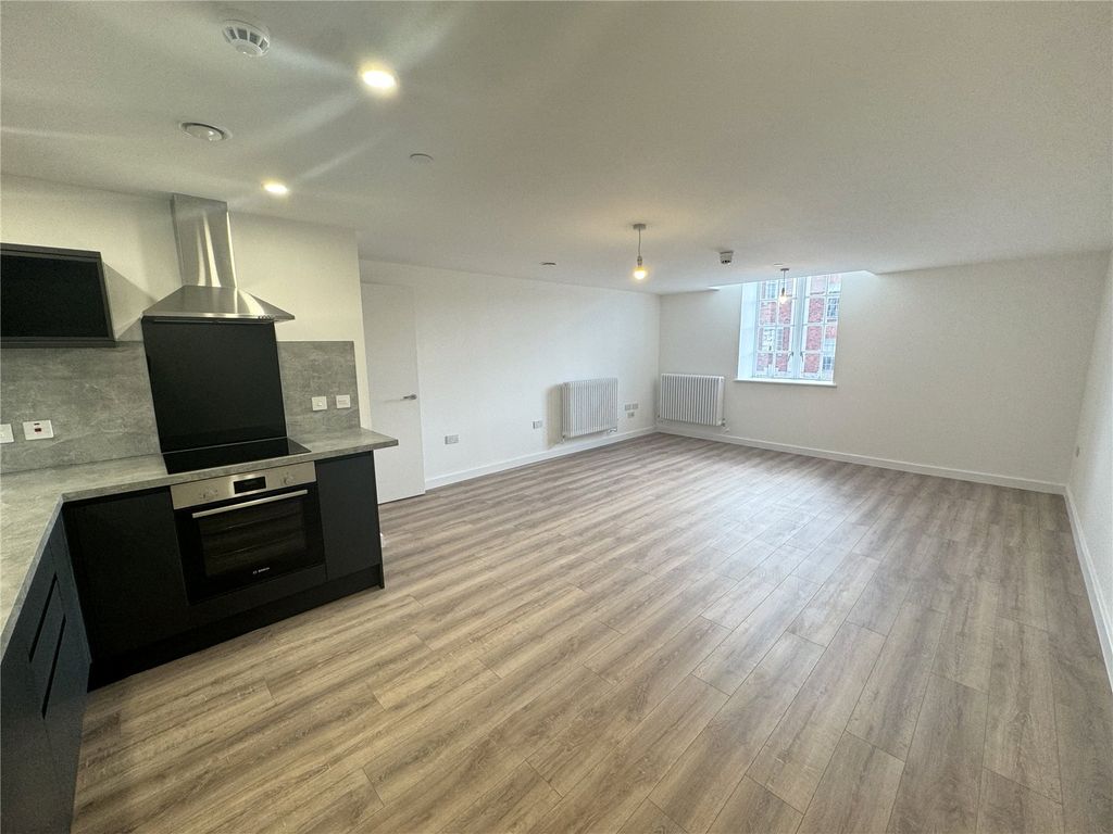 Property photo 3 of 9 Flat 203