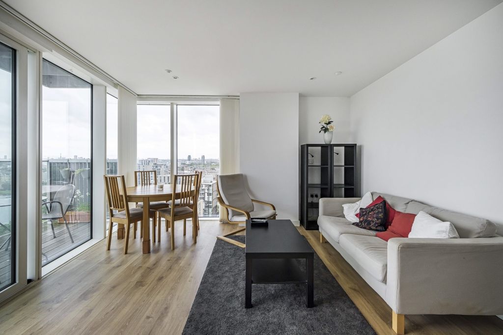 Property photo 2 of 10 Woodberry Down