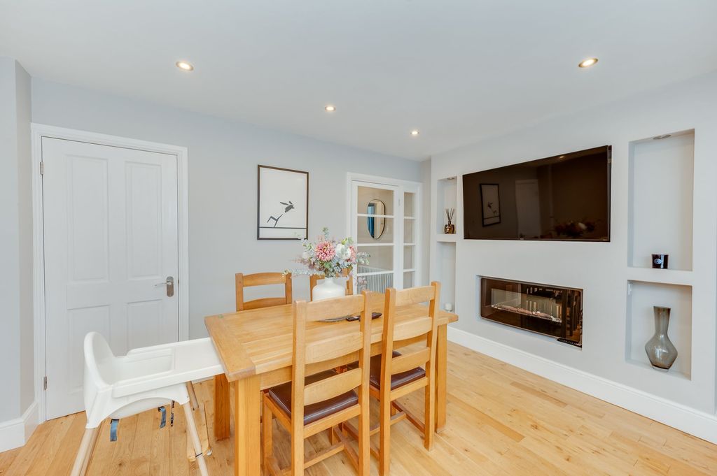 Property photo 3 of 26