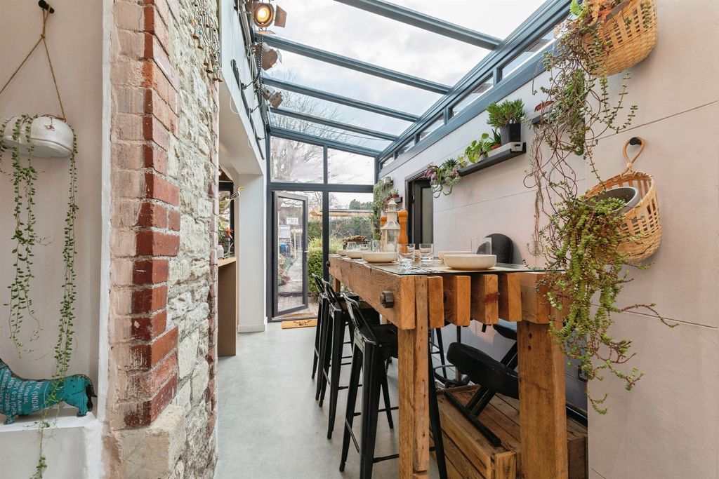 Property photo 3 of 21