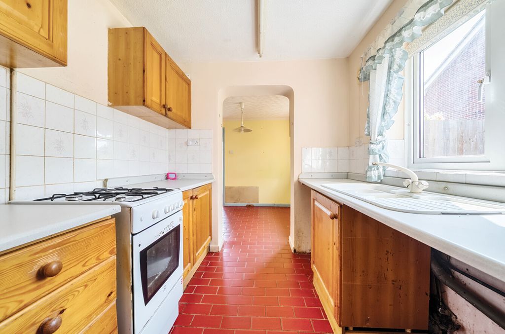 Property photo 3 of 18 1333902-2-6892489...