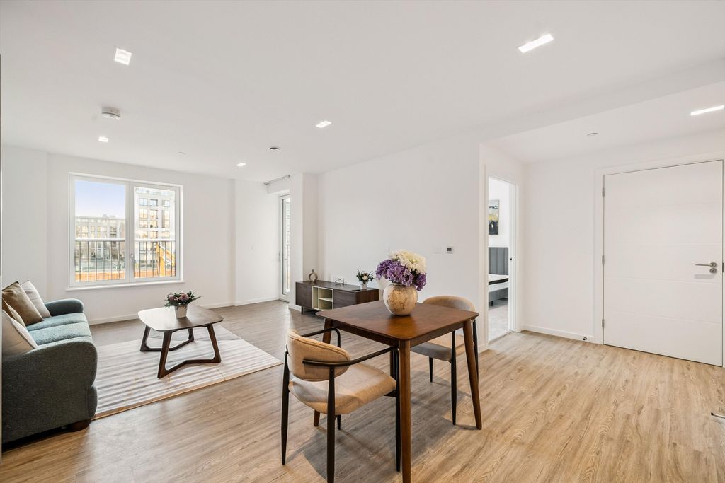 Property photo 3 of 12 Image