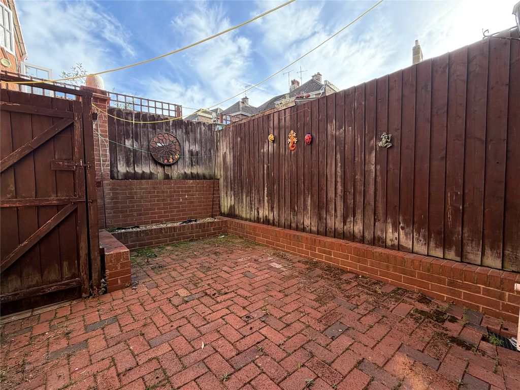 Property photo 3 of 17 Garden