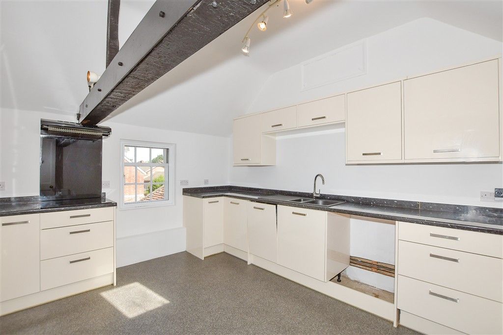 Property photo 3 of 11 Kitchen