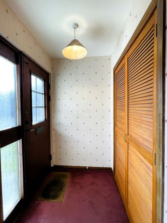 Property photo 2 of 24 Vestibule