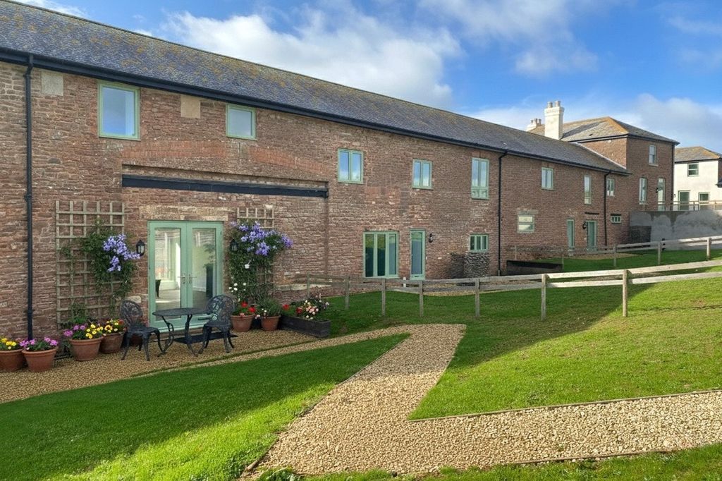 Property photo 1 of 10 Ivy Barn