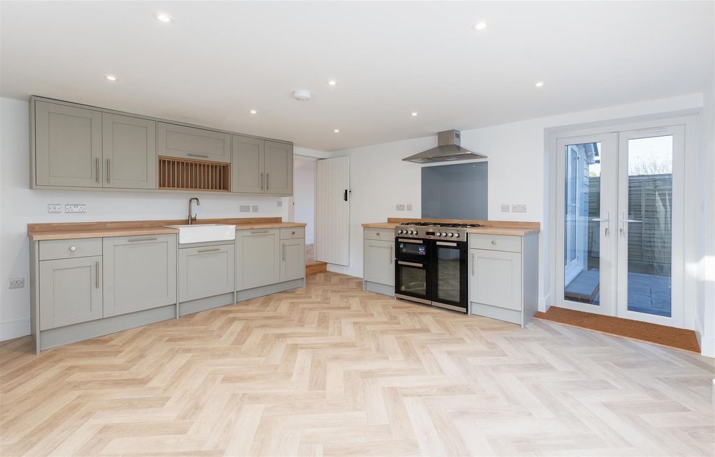 Property photo 3 of 34 Kitchen