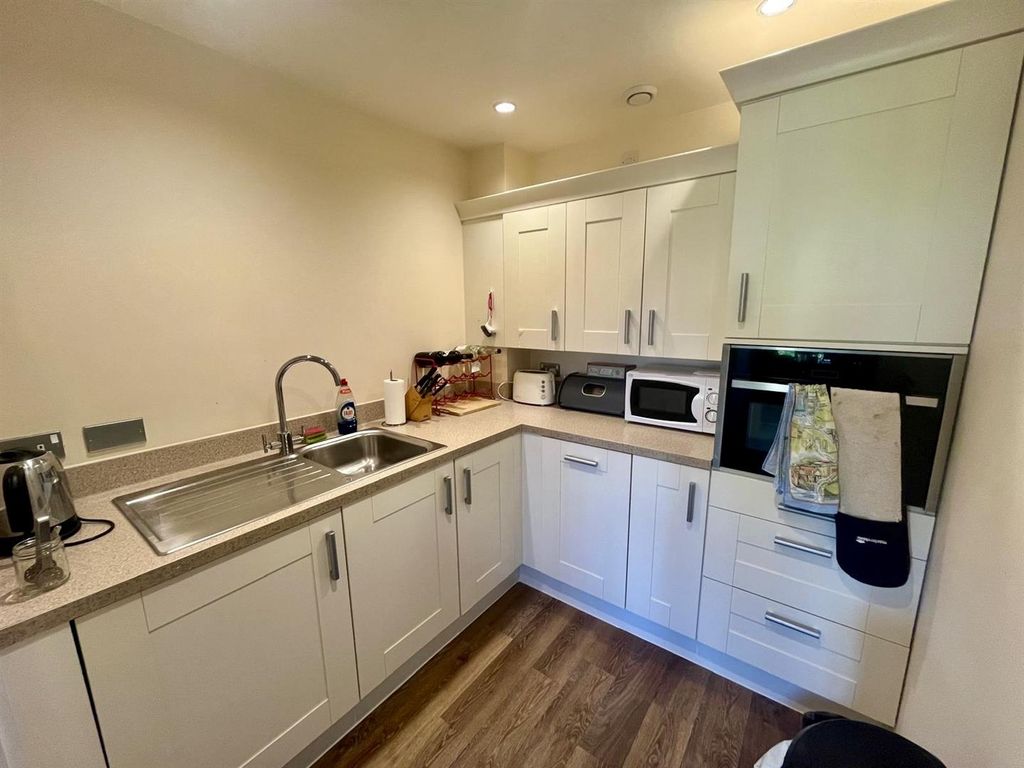 Property photo 2 of 14 Kitchen