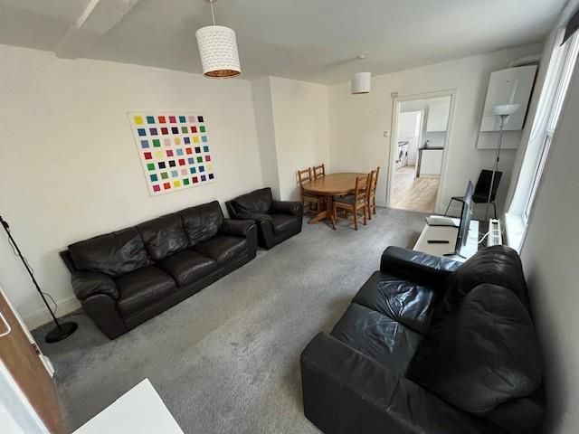 Property photo 3 of 15 5 Kings Lounge.Jpg