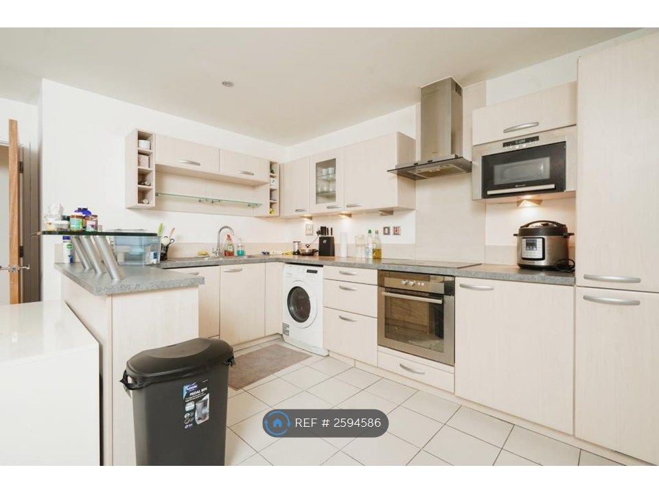 Property photo 3 of 17 Kitchen