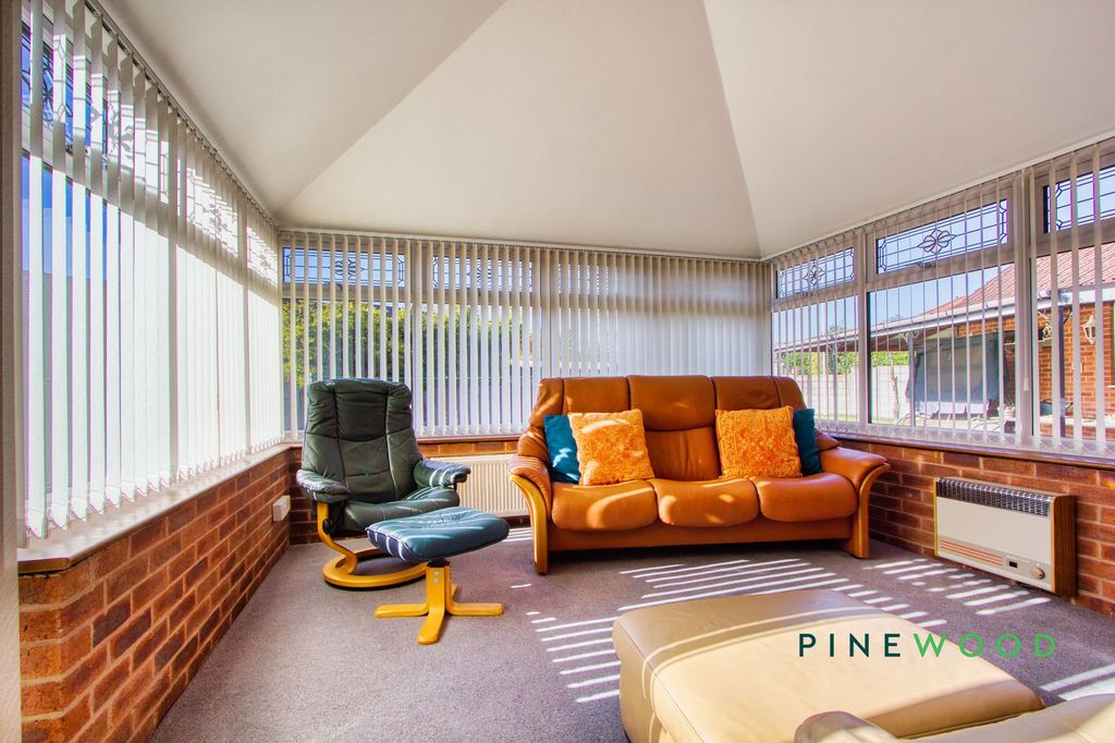 Property photo 3 of 25 Conservatory