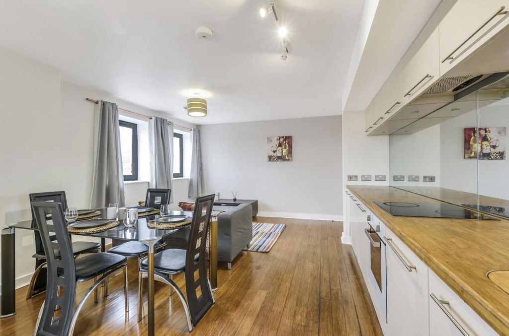 Property photo 3 of 9 76Dpa-Ip2Ec6stP_Zswp9Q.Jpg