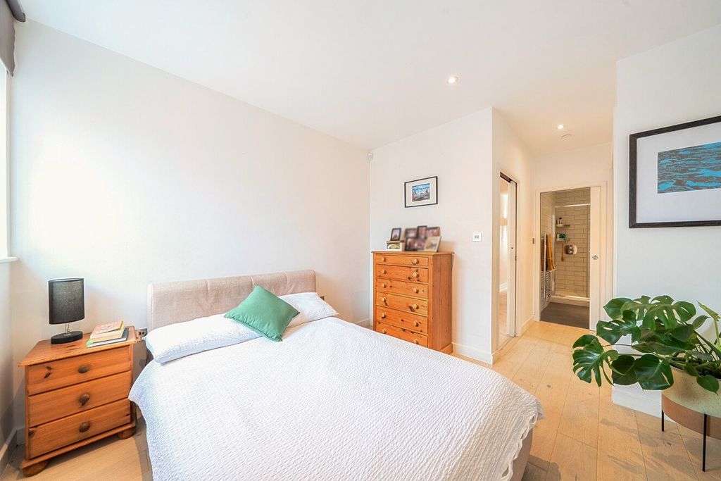 Property photo 3 of 18 Picture No. 14