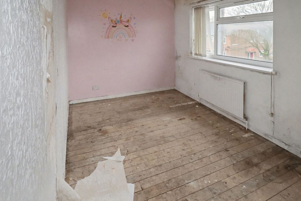 Property photo 3 of 15 22 Derwent Road, Middleton, Manchester, M24 5Lp