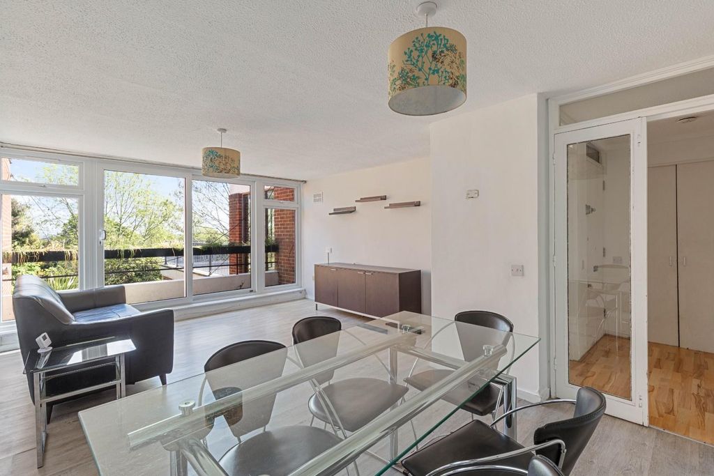 Property photo 2 of 10 7 Ragwart Court, Se26 -  2.Jpg