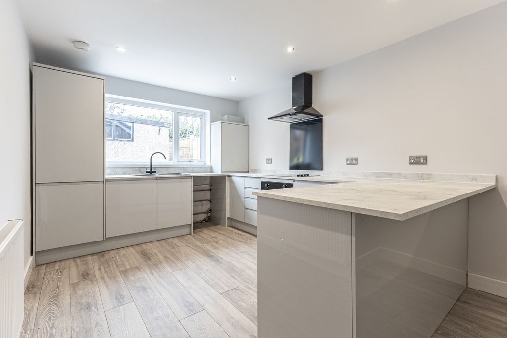 Property photo 2 of 14 Kitchen