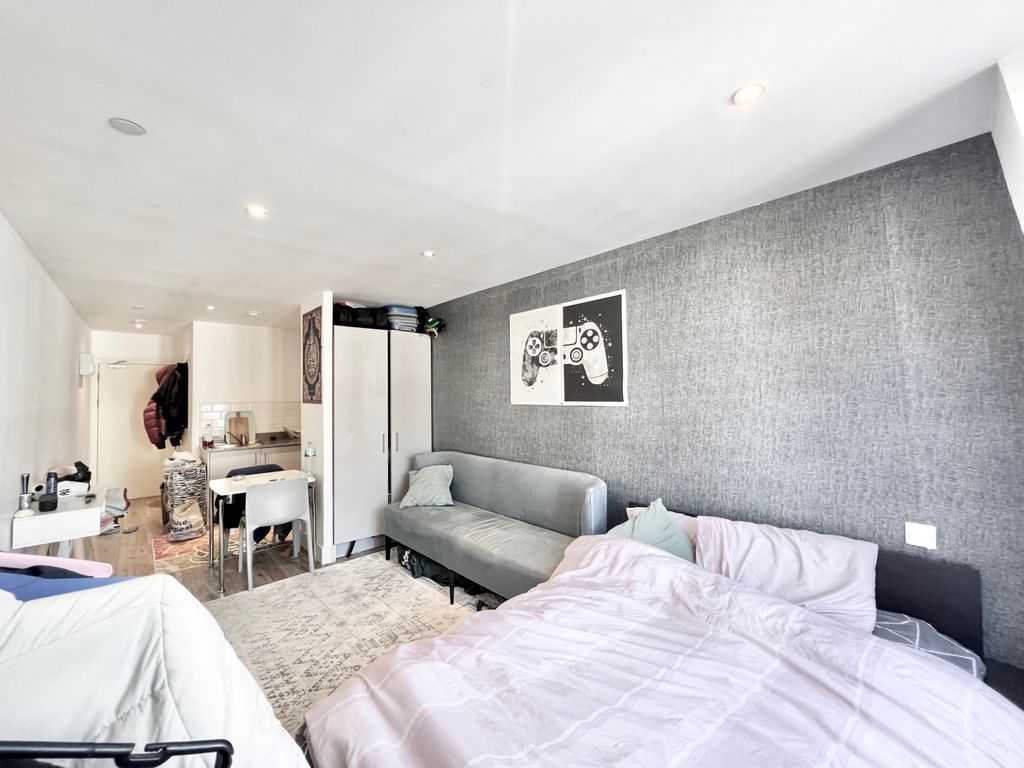 Property photo 1 of 10 Studio Flat For Rent