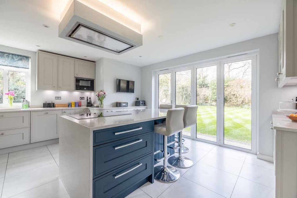 Property photo 2 of 31