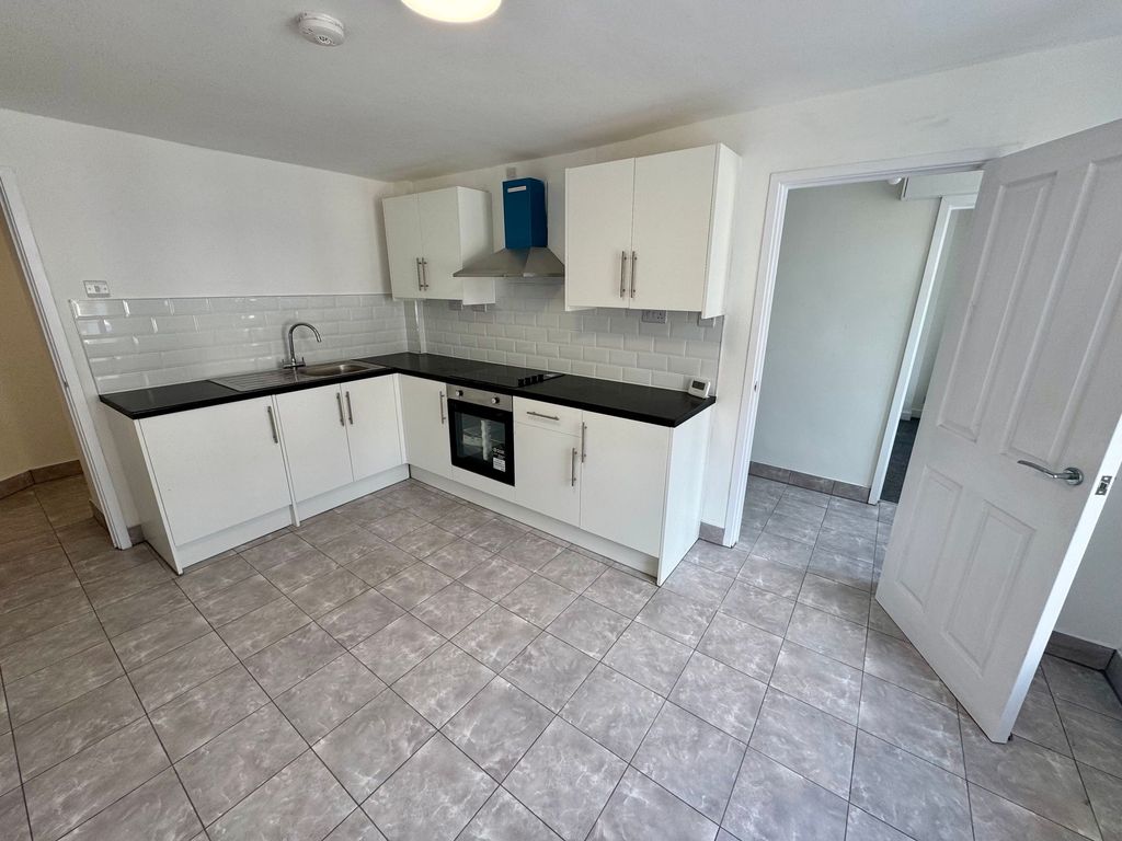 Property photo 3 of 28