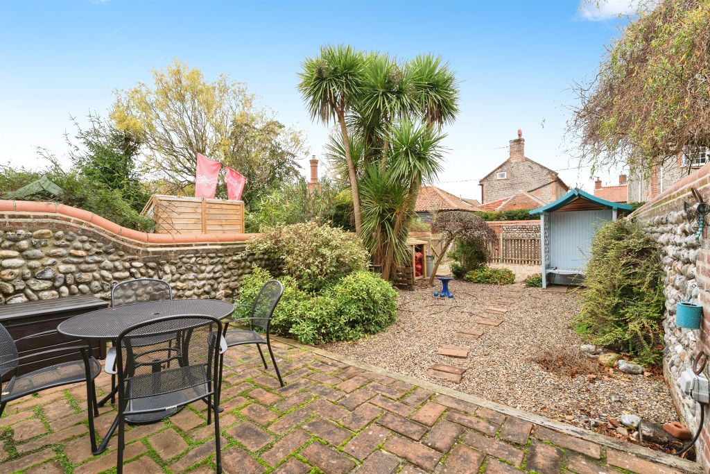 Property photo 2 of 17