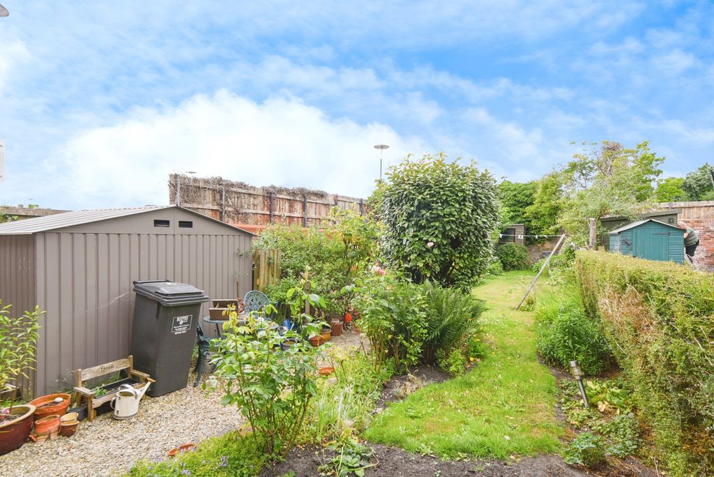 Property photo 1 of 28