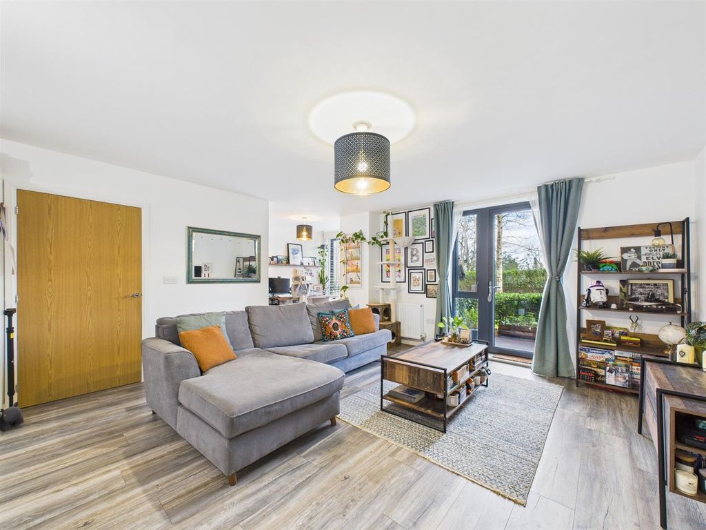 Property photo 3 of 12 Cam02885G0-Pr0525-Still008.Jpg